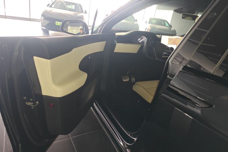 Used Tesla Model X 2023 Three-Motor All-Wheel-Drive Plaid Version Interior 3