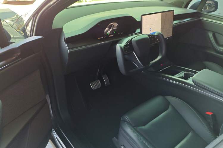 Used Tesla Model X 2023 Three-Motor All-Wheel-Drive Plaid Version Interior 3