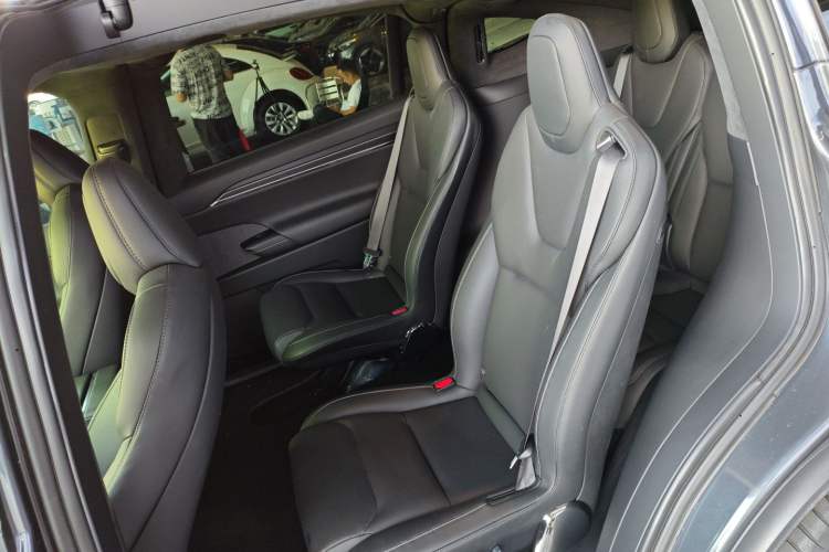 Used Tesla Model X 2023 Three-Motor All-Wheel-Drive Plaid Version Interior 4