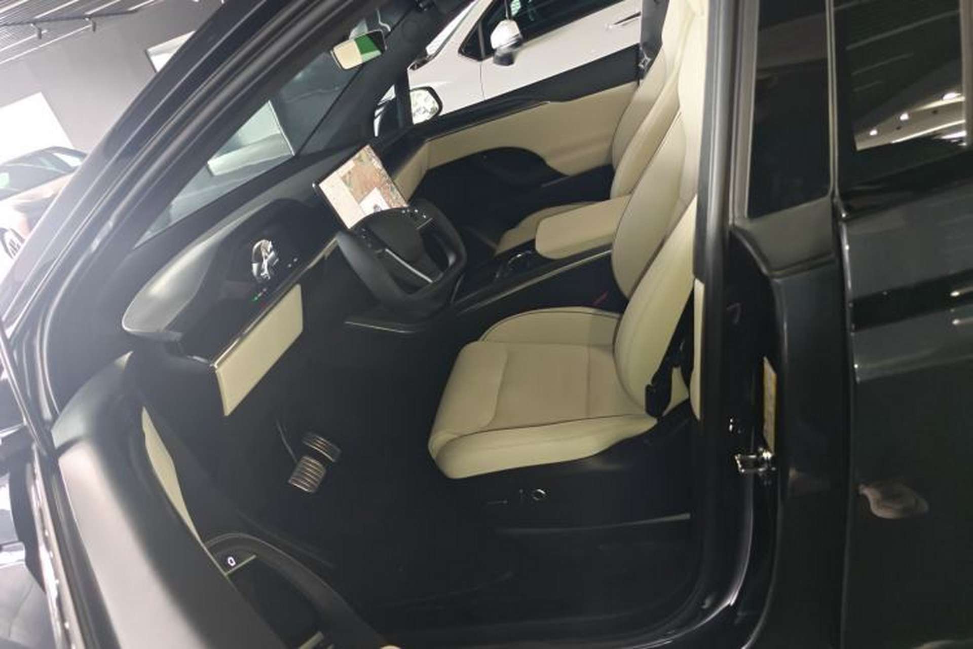 Used Tesla Model X 2023 Three-Motor All-Wheel-Drive Plaid Version Left Front Seat