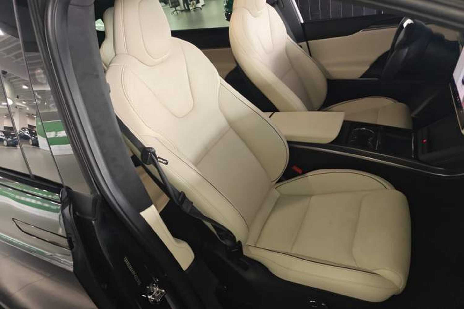 Used Tesla Model X 2023 Three-Motor All-Wheel-Drive Plaid Version Right Front Seat