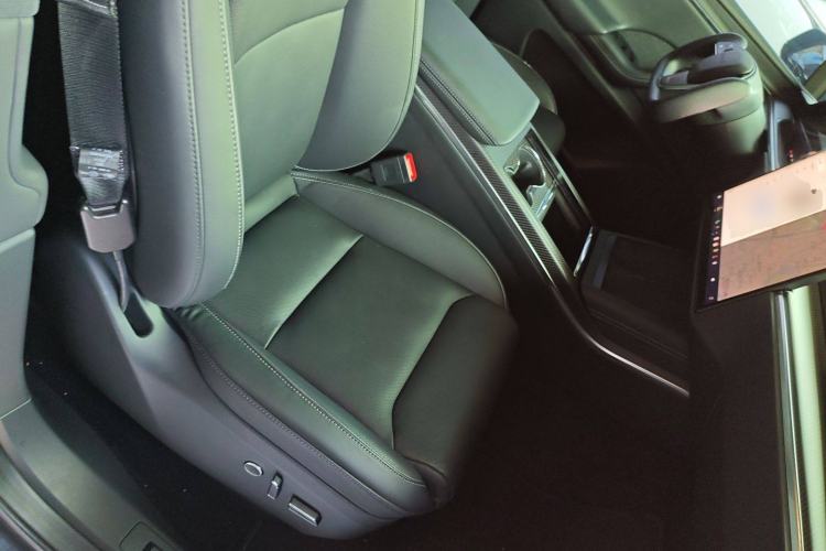 Used Tesla Model X 2023 Three-Motor All-Wheel-Drive Plaid Version Right Front Seat
