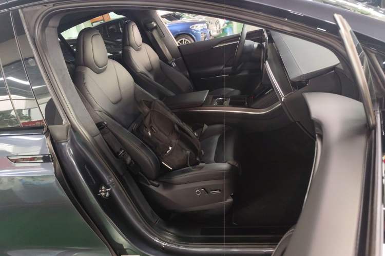 Used Tesla Model X 2023 Three-Motor All-Wheel-Drive Plaid Version Right Front Seat