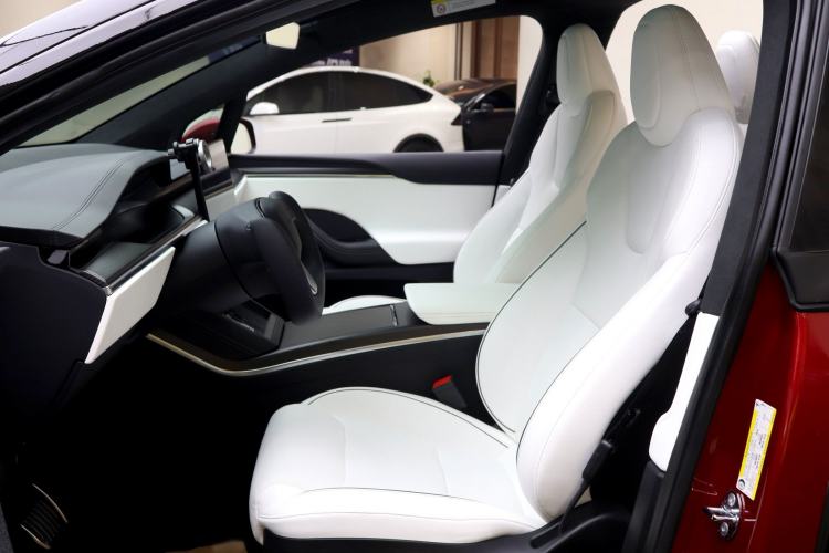 Used Tesla Model X 2023 Three-Motor All-Wheel-Drive Plaid Version Interior 2