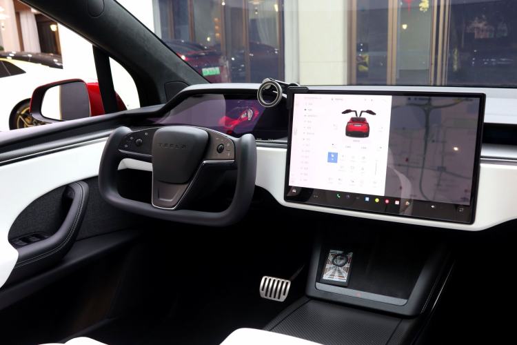 Used Tesla Model X 2023 Three-Motor All-Wheel-Drive Plaid Version Interior 6