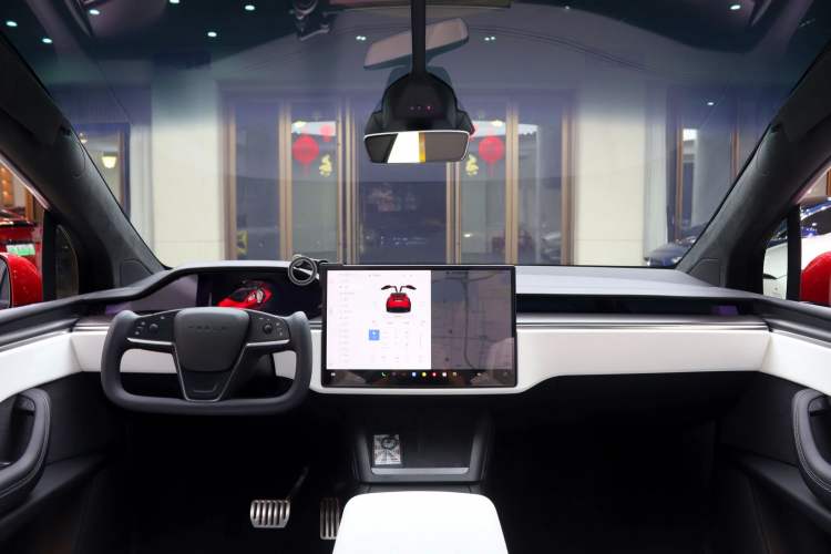 Used Tesla Model X 2023 Three-Motor All-Wheel-Drive Plaid Version Interior 7