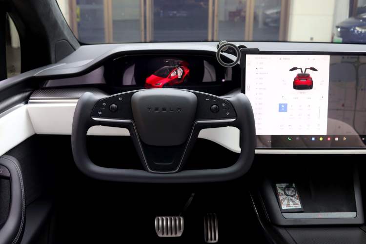 Used Tesla Model X 2023 Three-Motor All-Wheel-Drive Plaid Version Interior 8