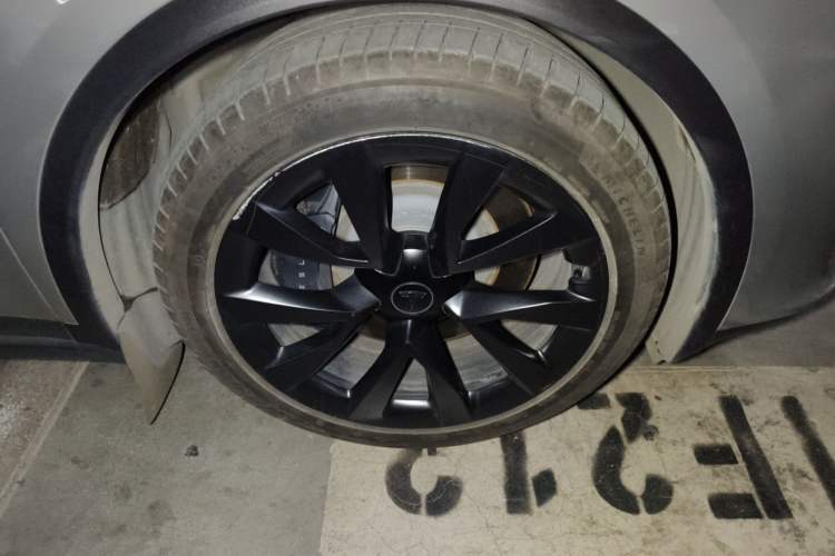Used Tesla Model X 2023 Dual-Motor All-Wheel-Drive Version Right Front Wheel Hub