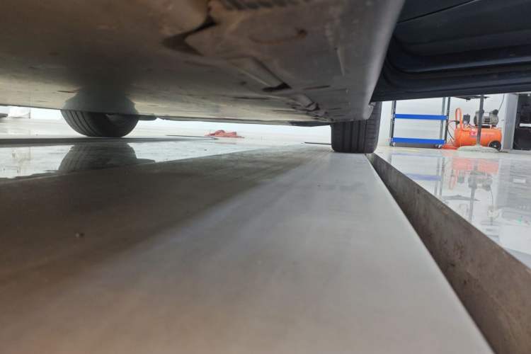 Used Tesla Model X 2023 Three-Motor All-Wheel-Drive Plaid Version Right Side Sill