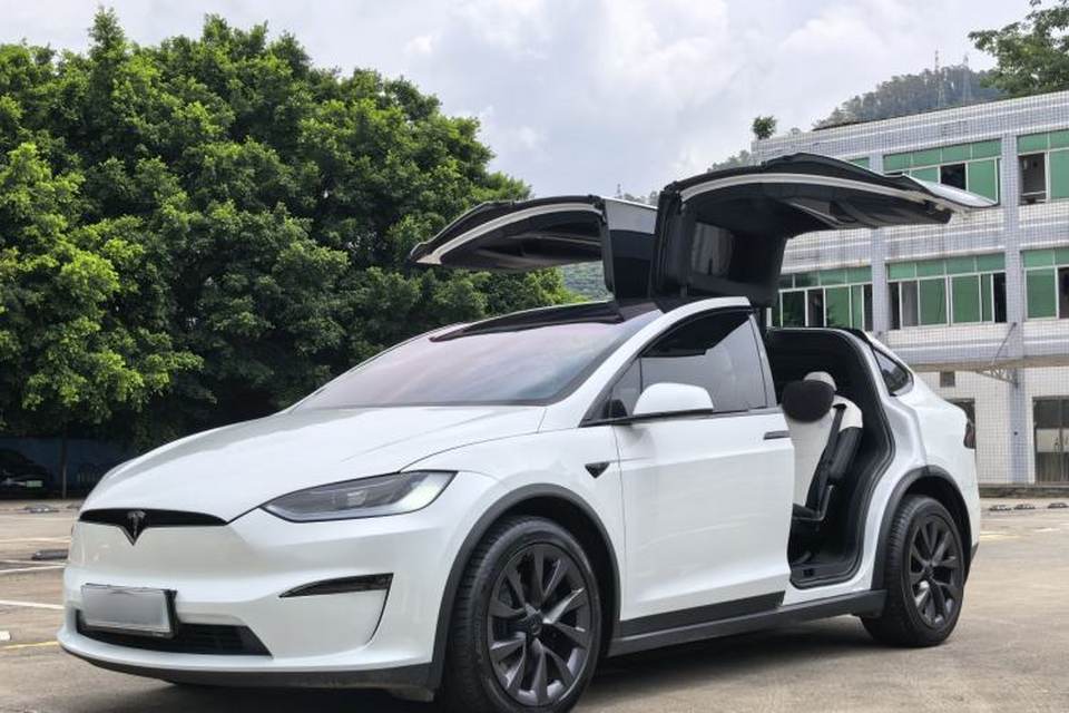 Tesla Model X 2023