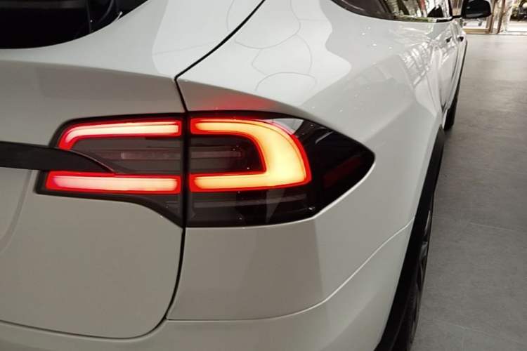 Used Tesla Model X 2023 Dual-Motor All-Wheel-Drive Version Exterior 3