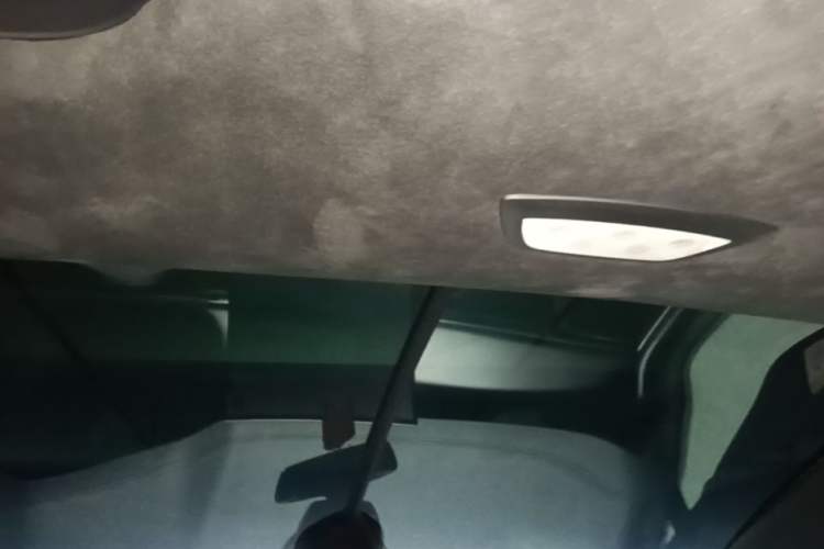 Used Tesla Model X 2023 Three-Motor All-Wheel-Drive Plaid Version Headliner