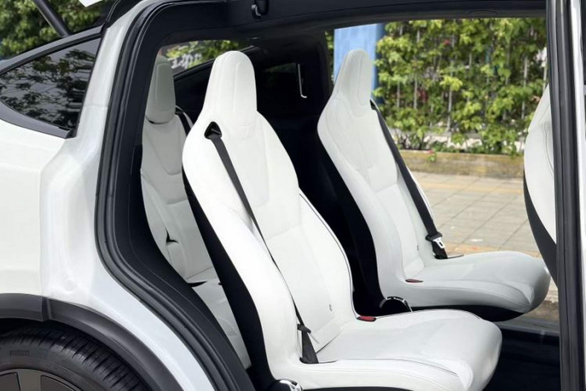 Used Tesla Model X 2023 Three-Motor All-Wheel-Drive Plaid Version Interior 10