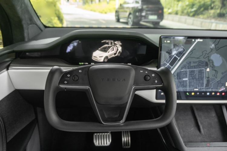 Used Tesla Model X 2023 Three-Motor All-Wheel-Drive Plaid Version Interior 2