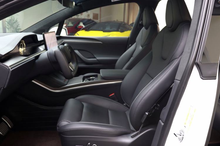 Used Tesla Model X 2023 Three-Motor All-Wheel-Drive Plaid Version Interior 2
