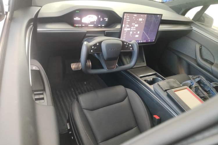 Used Tesla Model X 2023 Three-Motor All-Wheel-Drive Plaid Version Interior 2