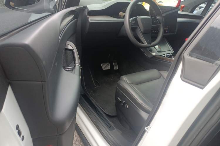Used Tesla Model X 2023 Dual-Motor All-Wheel-Drive Version Interior 3
