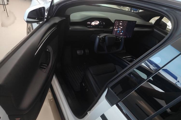 Used Tesla Model X 2023 Three-Motor All-Wheel-Drive Plaid Version Interior 3