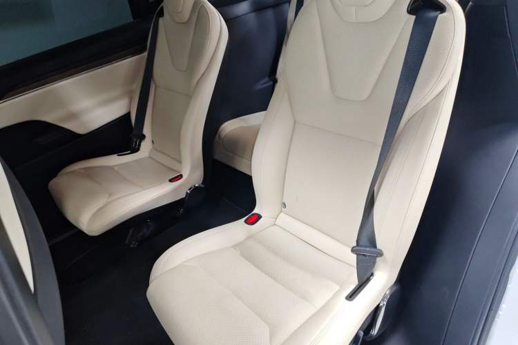 Used Tesla Model X 2023 Dual-Motor All-Wheel-Drive Version Interior 4