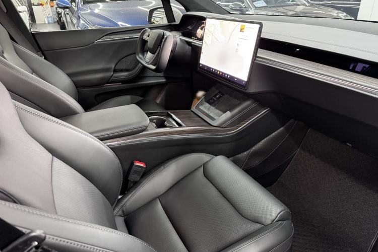 Used Tesla Model X 2023 Dual-Motor All-Wheel-Drive Version Interior 4