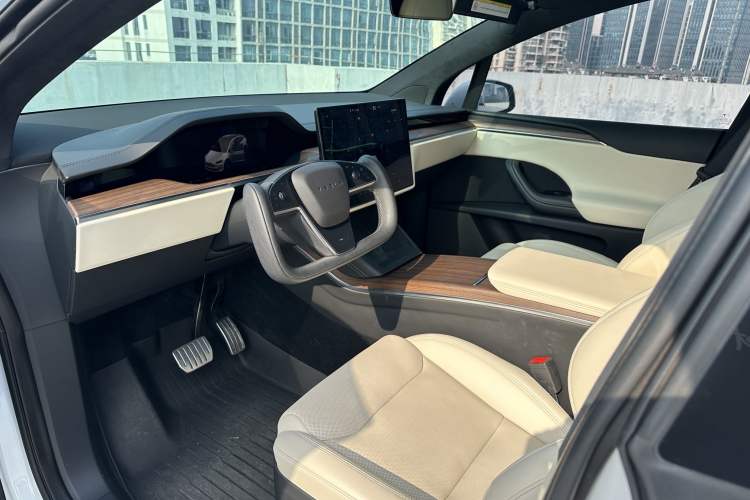 Used Tesla Model X 2023 Dual-Motor All-Wheel-Drive Version Interior 4