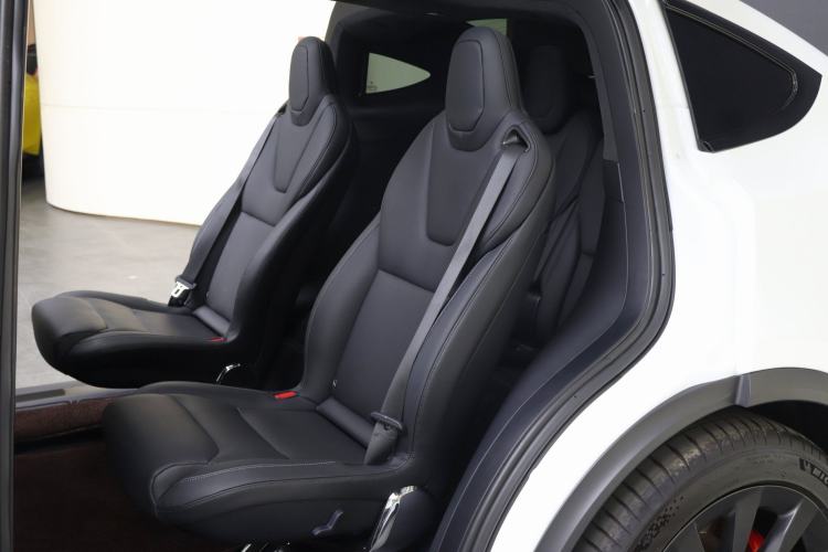 Used Tesla Model X 2023 Three-Motor All-Wheel-Drive Plaid Version Interior 4