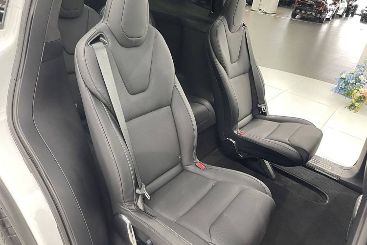 Used Tesla Model X 2023 Three-Motor All-Wheel-Drive Plaid Version Interior 5