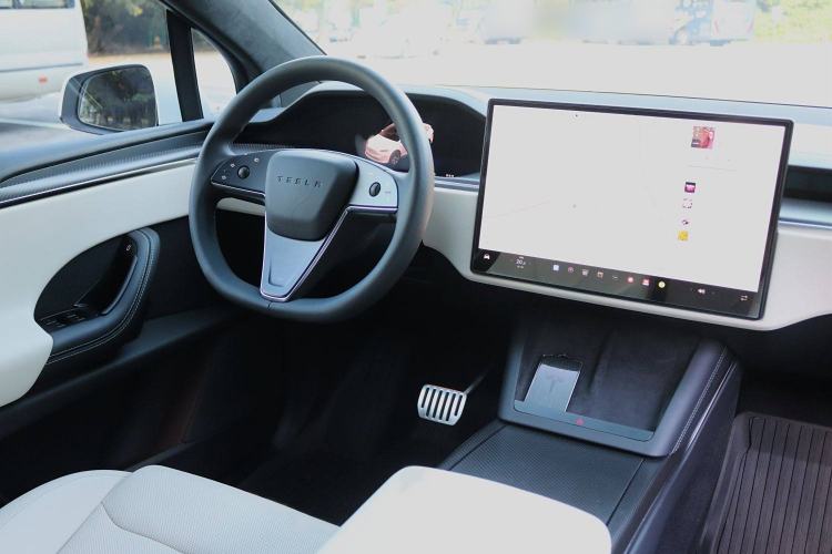 Used Tesla Model X 2023 Dual-Motor All-Wheel-Drive Version Interior 5