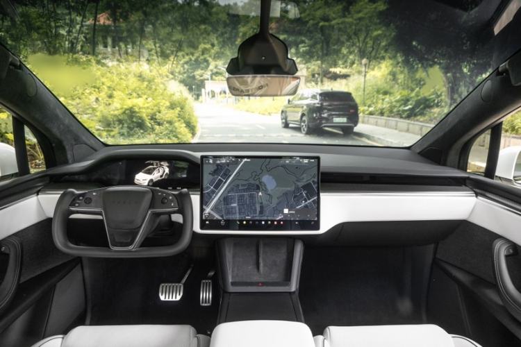Used Tesla Model X 2023 Three-Motor All-Wheel-Drive Plaid Version Interior 7