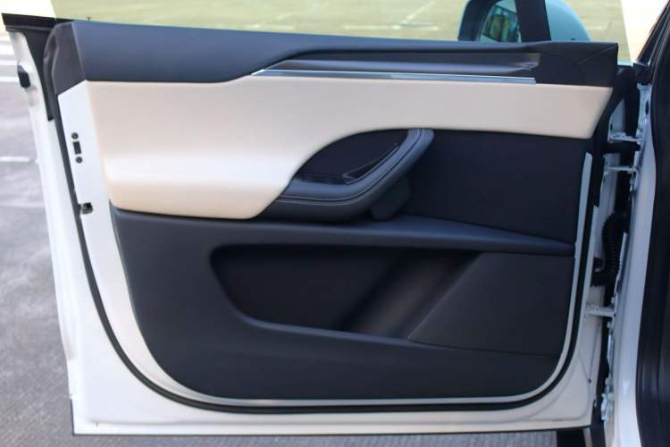 Used Tesla Model X 2023 Dual-Motor All-Wheel-Drive Version Interior 7