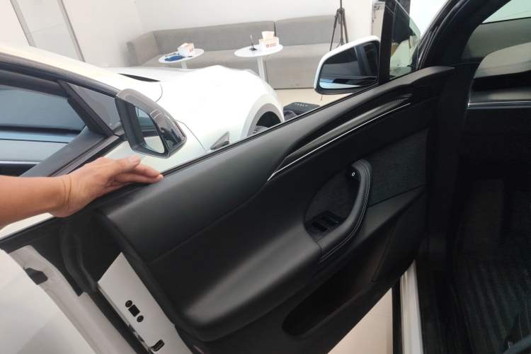 Used Tesla Model X 2023 Three-Motor All-Wheel-Drive Plaid Version Interior 7