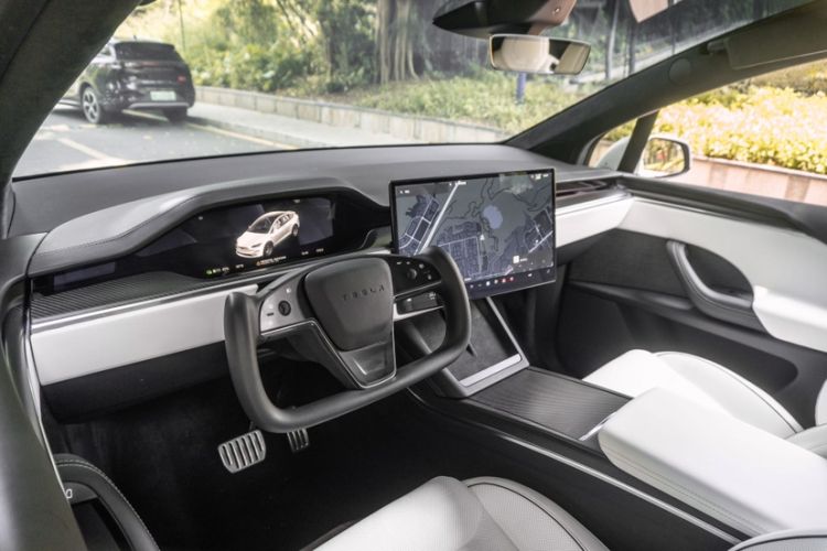 Used Tesla Model X 2023 Three-Motor All-Wheel-Drive Plaid Version Interior 8