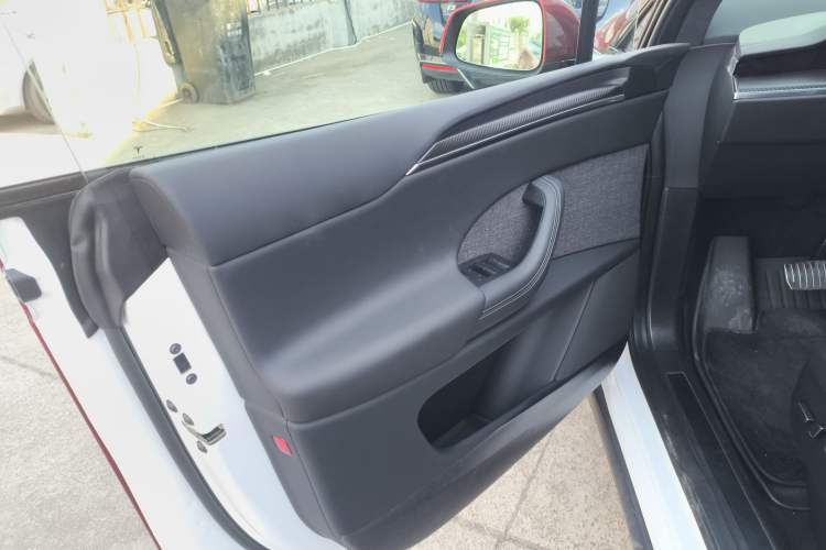 Used Tesla Model X 2023 Three-Motor All-Wheel-Drive Plaid Version Left Front Door Interior
