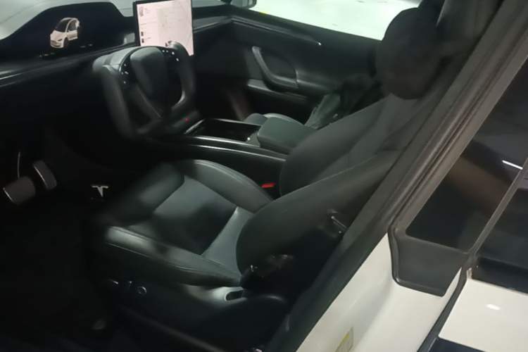 Used Tesla Model X 2023 Three-Motor All-Wheel-Drive Plaid Version Left Front Seat