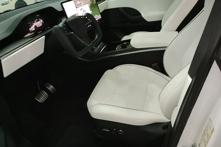 Used Tesla Model X 2023 Three-Motor All-Wheel-Drive Plaid Version Left Front Seat