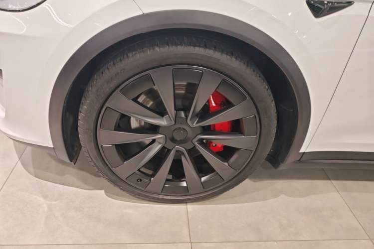 Used Tesla Model X 2023 Three-Motor All-Wheel-Drive Plaid Version Left Front Wheel Hub