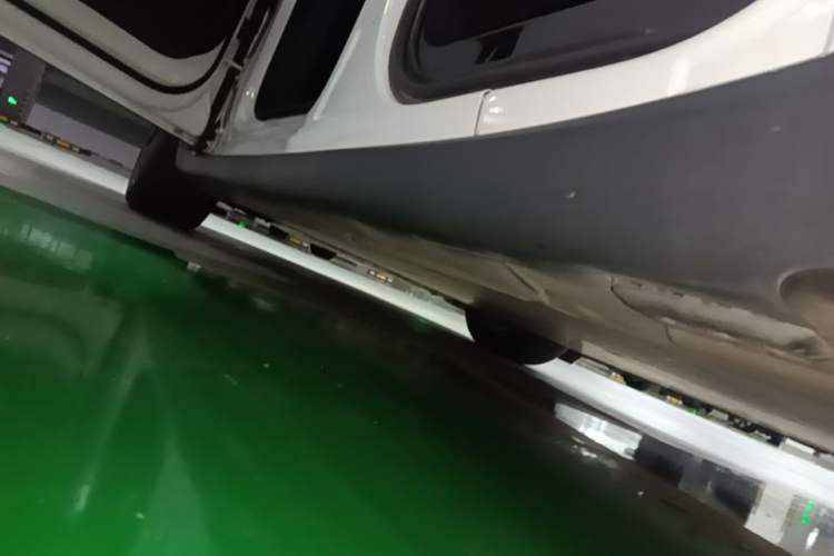 Used Tesla Model X 2023 Three-Motor All-Wheel-Drive Plaid Version Left Side Sill