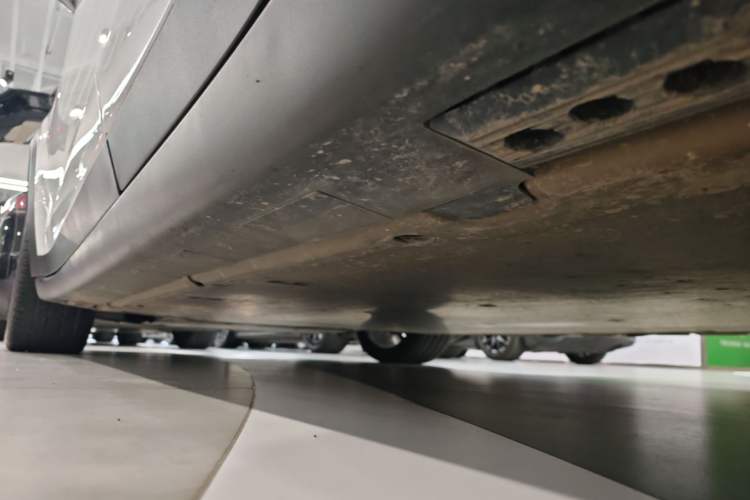 Used Tesla Model X 2023 Three-Motor All-Wheel-Drive Plaid Version Left Side Sill