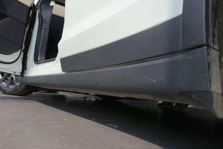 Used Tesla Model X 2023 Dual-Motor All-Wheel-Drive Version Left Side Sill