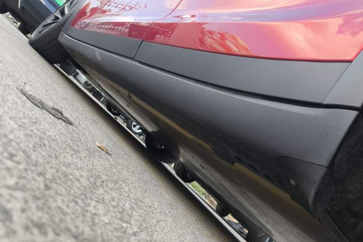 Used Tesla Model X 2023 Three-Motor All-Wheel-Drive Plaid Version Left Side Sill