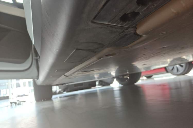Used Tesla Model X 2023 Three-Motor All-Wheel-Drive Plaid Version Left Side Sill
