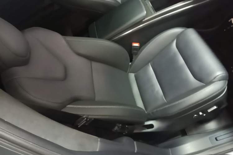 Used Tesla Model X 2023 Three-Motor All-Wheel-Drive Plaid Version Right Front Seat