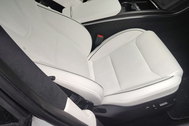 Used Tesla Model X 2023 Three-Motor All-Wheel-Drive Plaid Version Right Front Seat