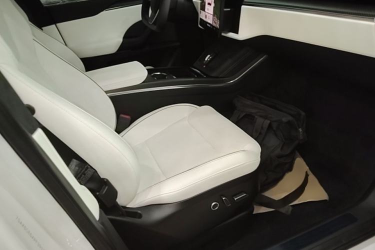 Used Tesla Model X 2023 Three-Motor All-Wheel-Drive Plaid Version Right Front Seat