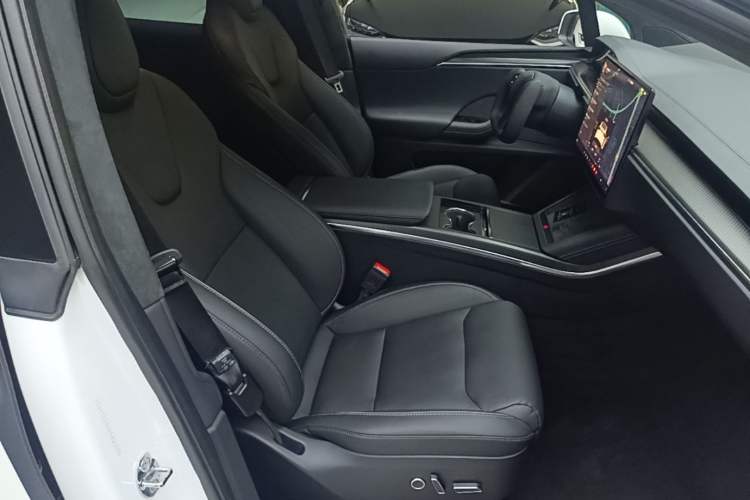 Used Tesla Model X 2023 Three-Motor All-Wheel-Drive Plaid Version Right Front Seat