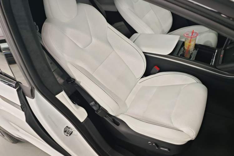 Used Tesla Model X 2023 Three-Motor All-Wheel-Drive Plaid Version Right Front Seat