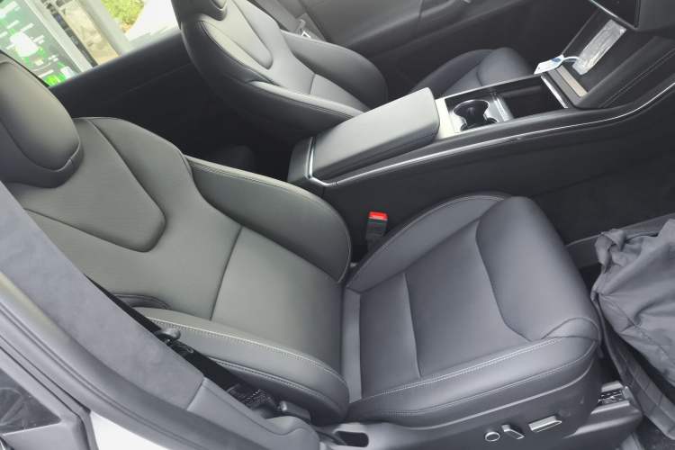 Used Tesla Model X 2023 Three-Motor All-Wheel-Drive Plaid Version Right Front Seat
