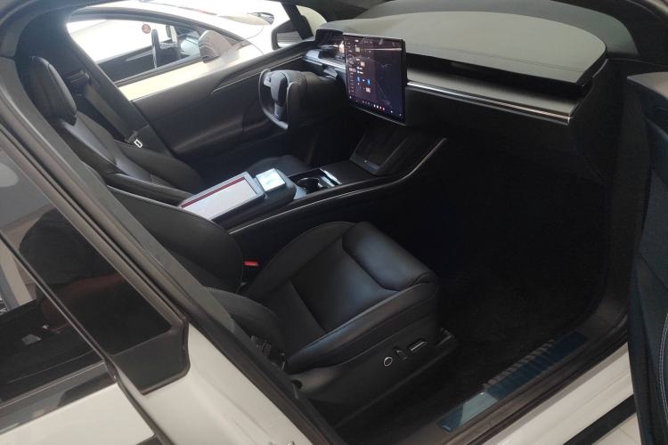 Used Tesla Model X 2023 Three-Motor All-Wheel-Drive Plaid Version Right Front Seat
