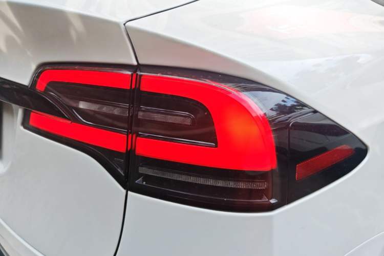 Used Tesla Model X 2023 Dual-Motor All-Wheel-Drive Version Right Rear Taillight