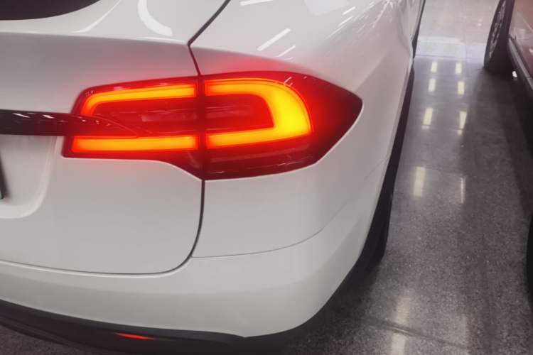 Used Tesla Model X 2023 Dual-Motor All-Wheel-Drive Version Right Rear Taillight